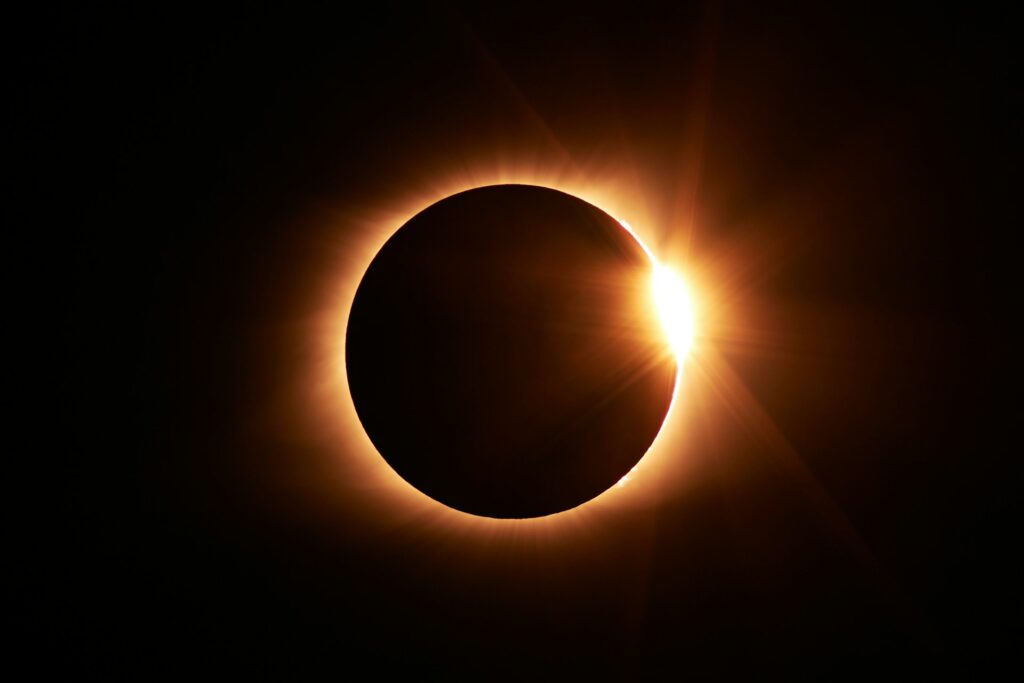 Sonnenfinsternis 2024 - alles, was Sie über dieses Superereignis wissen müssen
