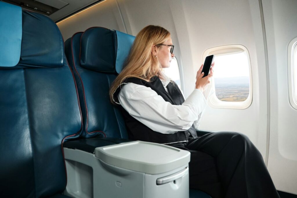 Die besten Tipps, um einen langen Flug erträglich zu gestalten