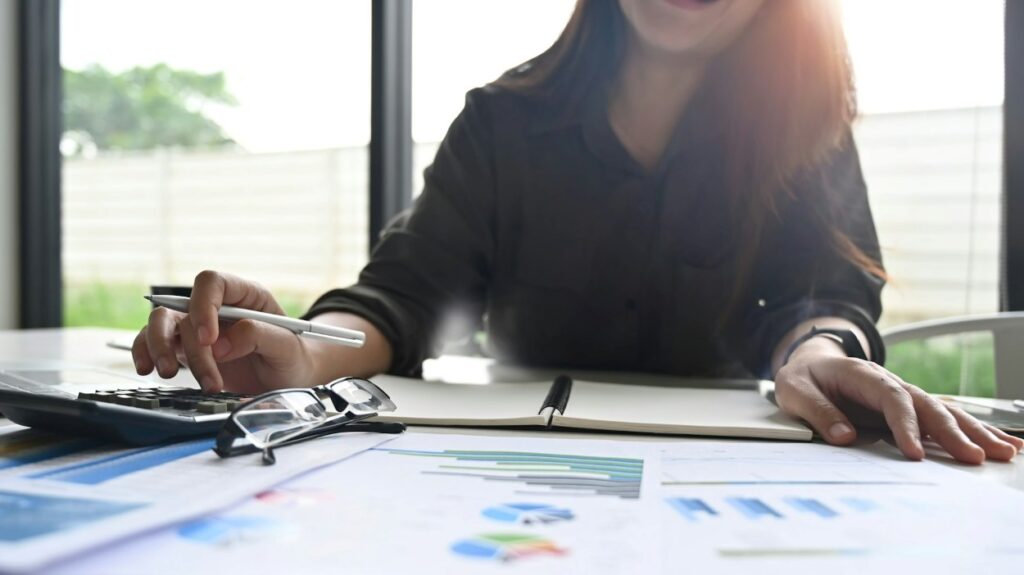 Finanzstress adé: Wie moderne Führungskräfte mit smarter Kontostruktur mehr Zeit für Strategie gewinnen Finanzstress als Führungskraft vermeiden