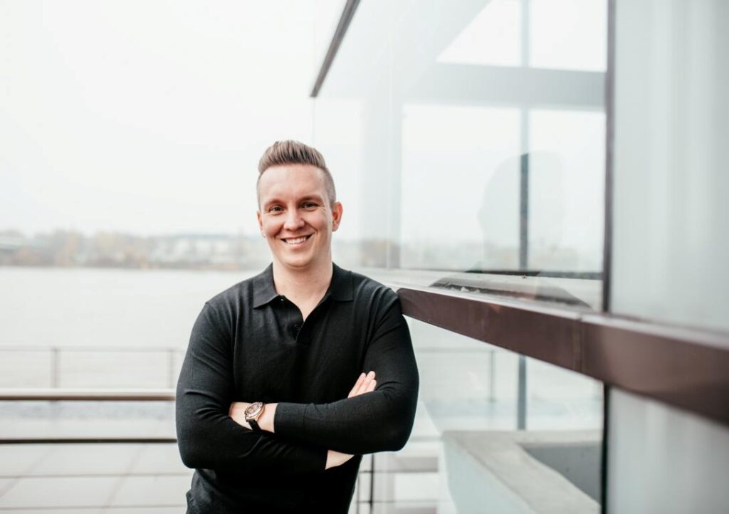 Praxis schlägt Theorie: Warum Unternehmer Thomas Wos jetzt sein Wissen teilt Thomas Wos über Unternehmertum und Coaching