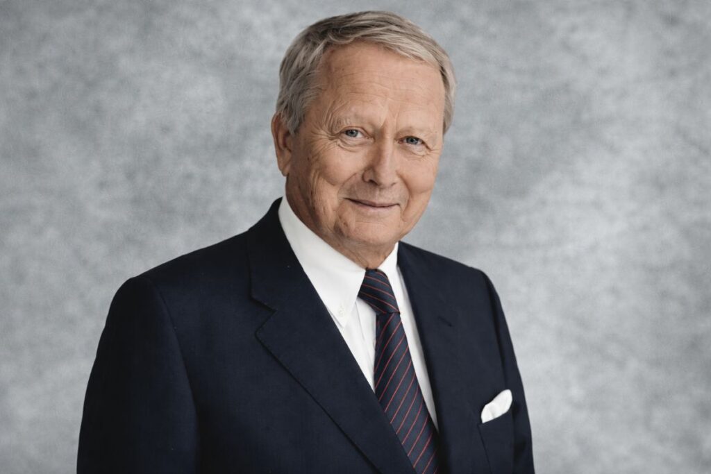 Wie reich ist Wolfgang Porsche? Das Wolfgang Porsche Vermögen im Fokus Wie groß ist das Vermögen von Wolfgang Porsche?