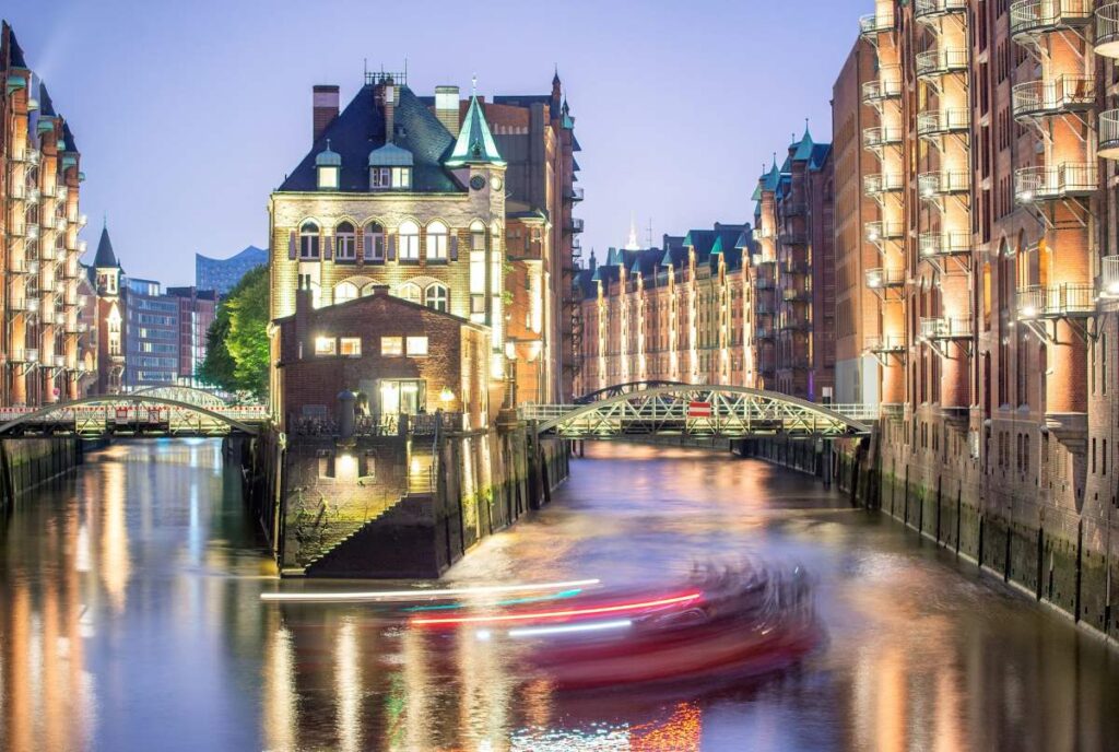 Öffentliche Verkehrsmittel in Hamburg für Studenten: Semesterticket, HVV-Tarife und Spartipps Öffentliche Verkehrsmittel in Hamburg