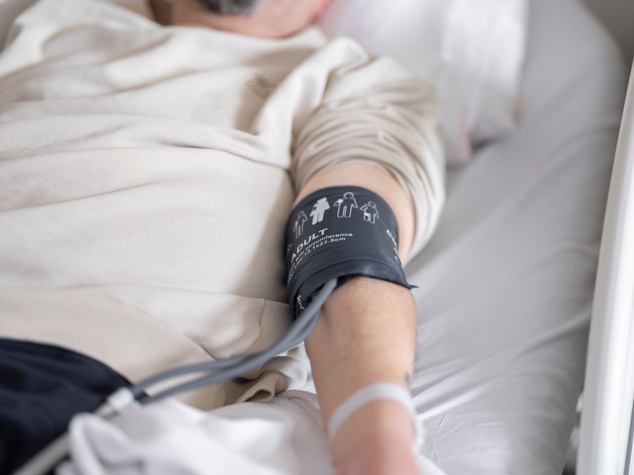 Blutdruck wird gemessen